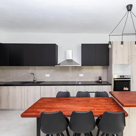 Rhodes Center Apartment *