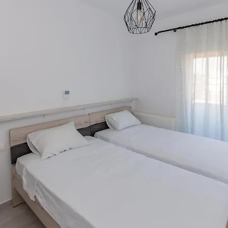 Rhodes Center 아파트 *