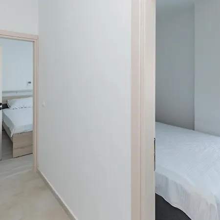 Rhodes Center * Rhodes City