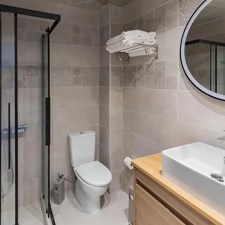 Rhodes Center Apartment *